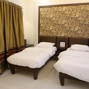 Hotel Pushpak Park
